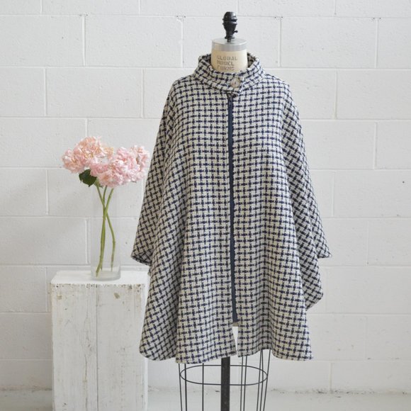 vintage checkered wool cape with purple lining - Picture 10 of 10